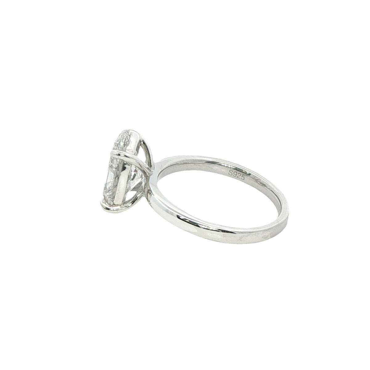 An Oval Lab Grown Diamond Ring in a silver setting. 3.08 Carats GVS1