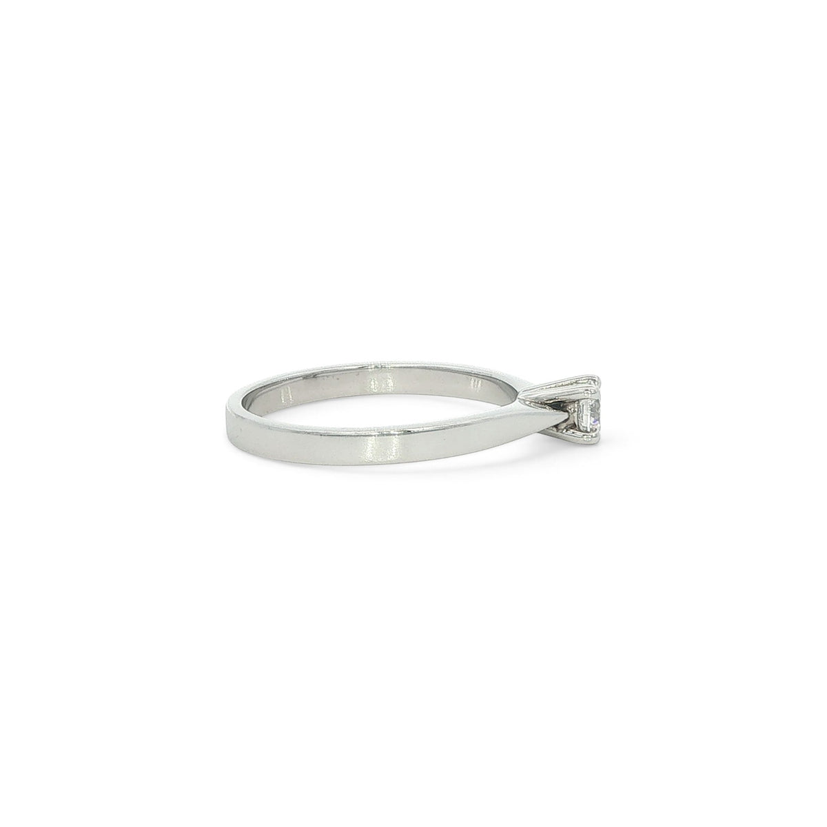Platinum and Diamond Round Brilliant Ring - 0.18 cts F Si2