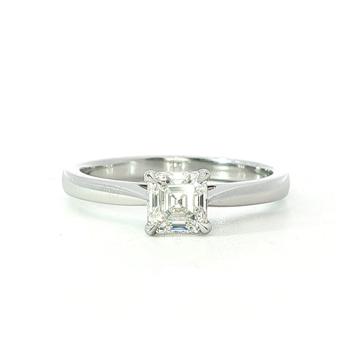 A modern platinum and Diamond engagement ring - 0.53 Cts G VVS1