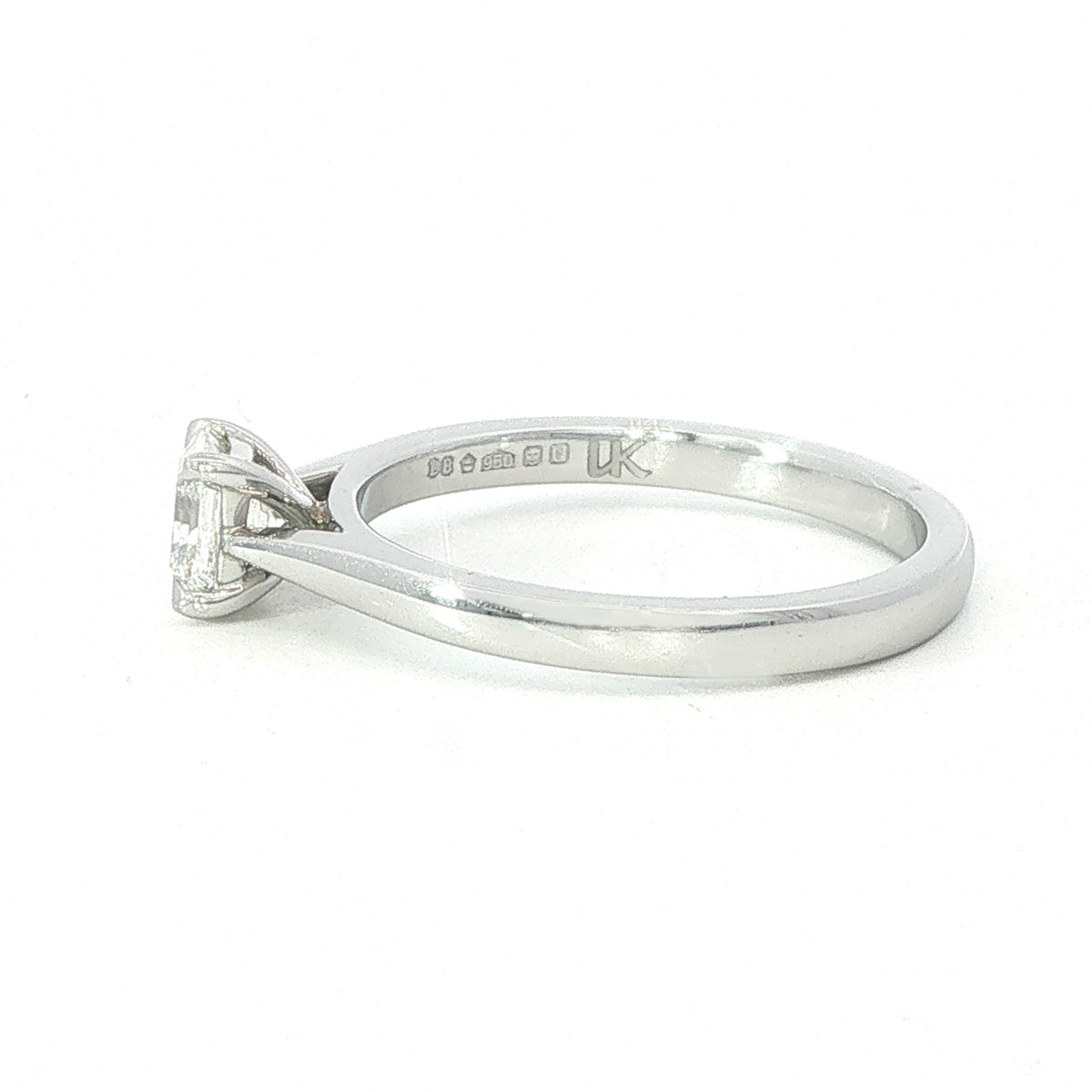 A modern platinum and Diamond engagement ring - 0.53 Cts G VVS1