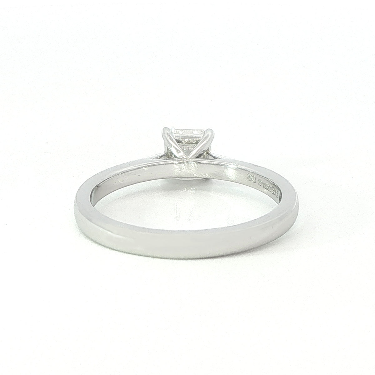 A modern platinum and Diamond engagement ring - 0.53 Cts G VVS1