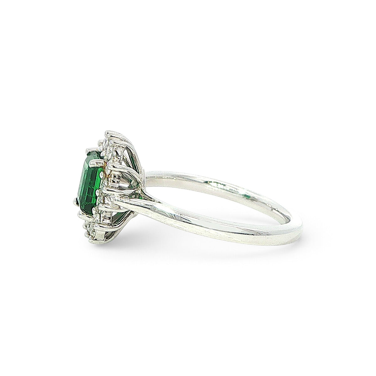 Emerald and Diamond ring in 18ct white gold