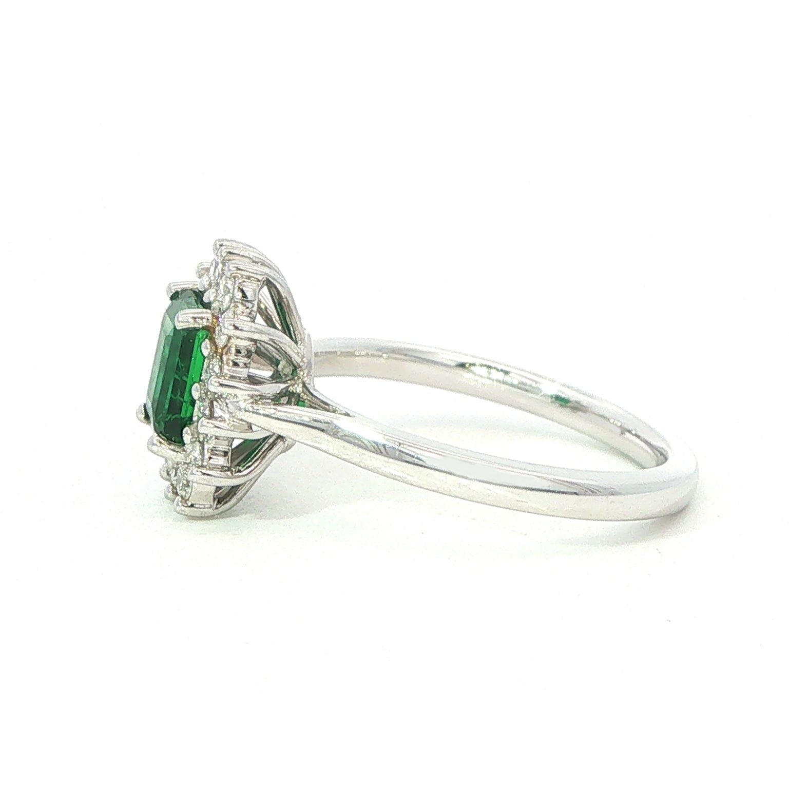 Emerald and Diamond ring in 18ct white gold