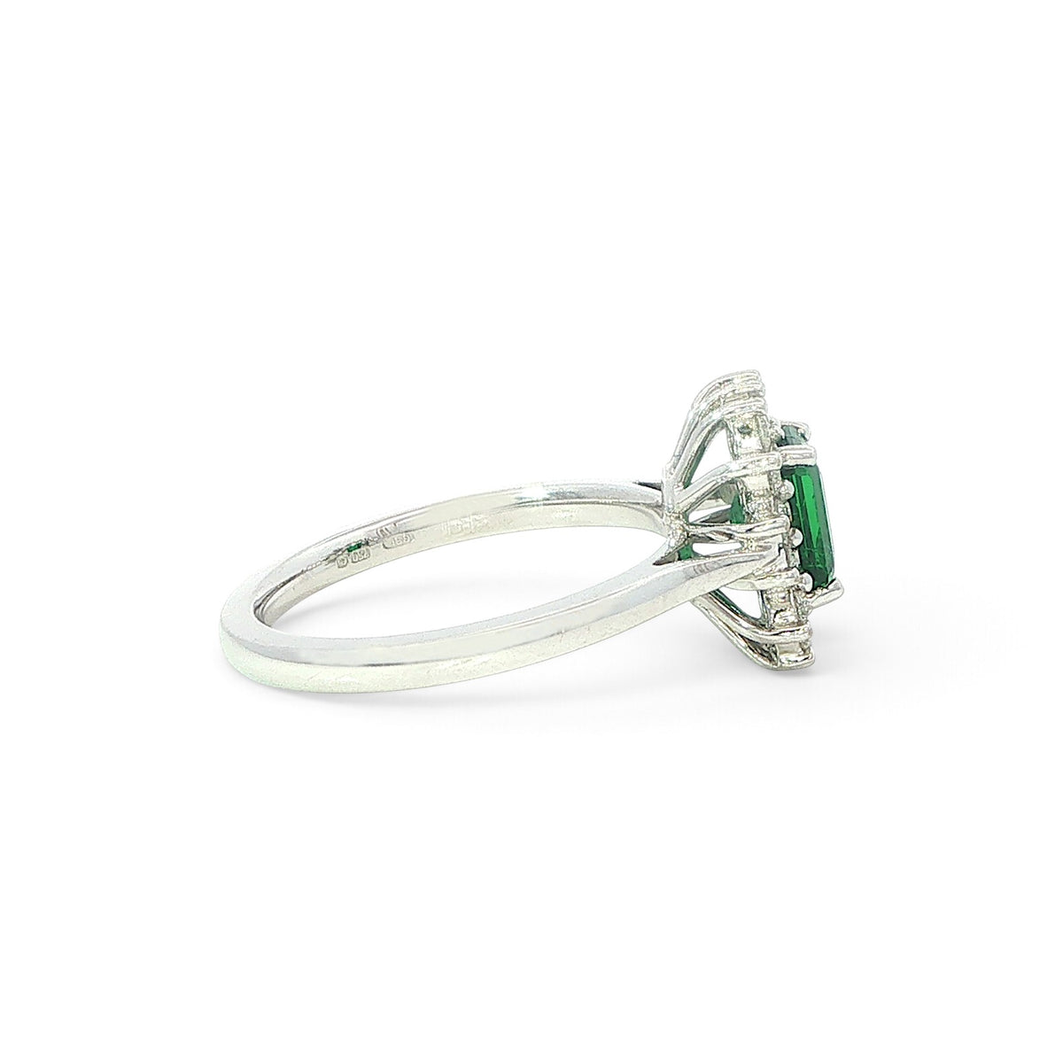 Emerald and Diamond ring in 18ct white gold