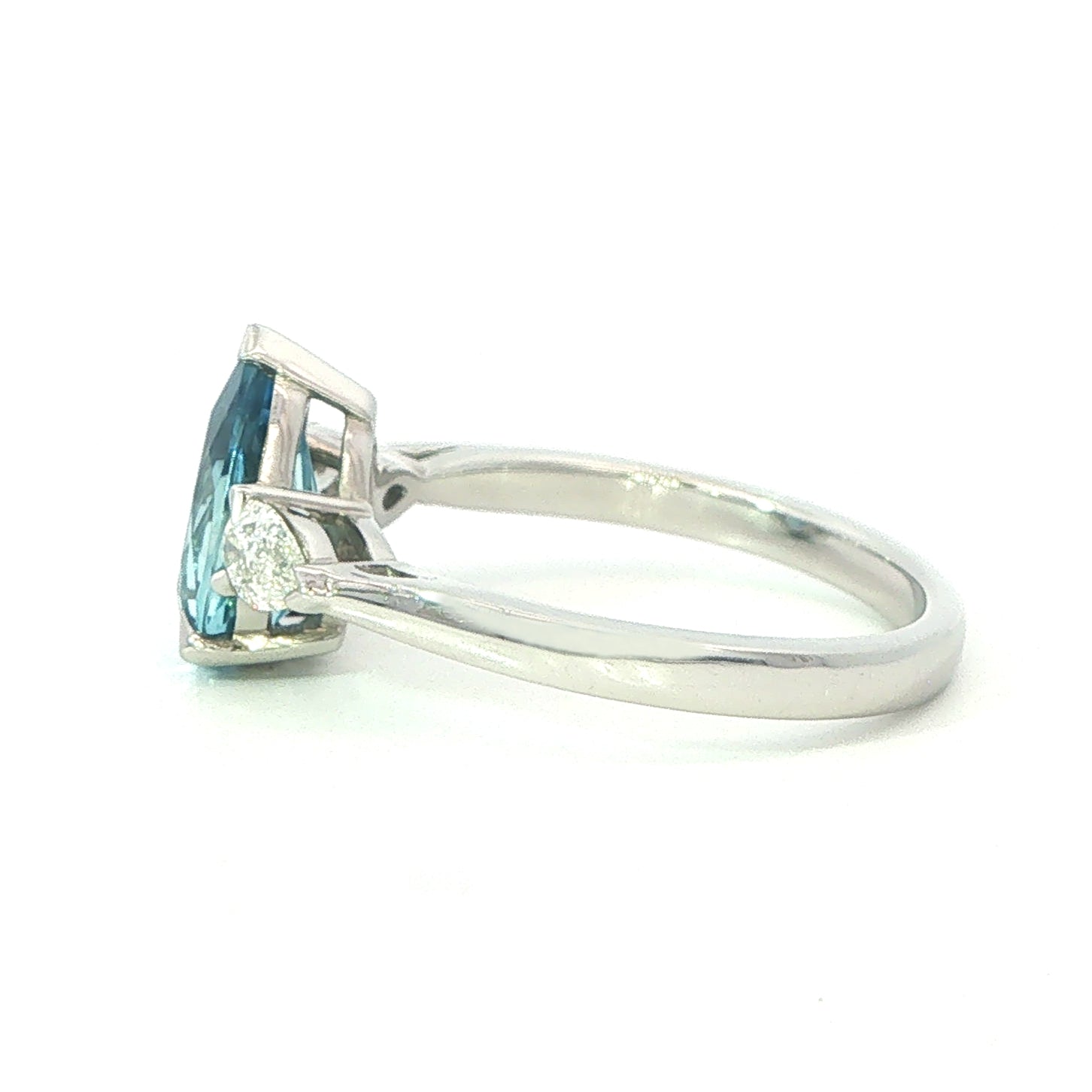 Platinum 1.51 carat Aquamarine and 0.39 carat Diamond ring