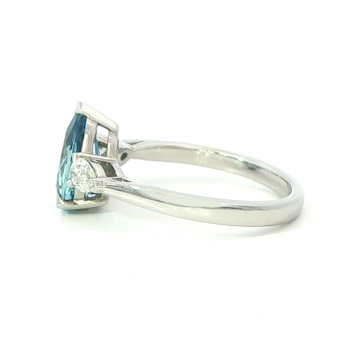 Platinum 1.51 carat Aquamarine and 0.39 carat Diamond ring