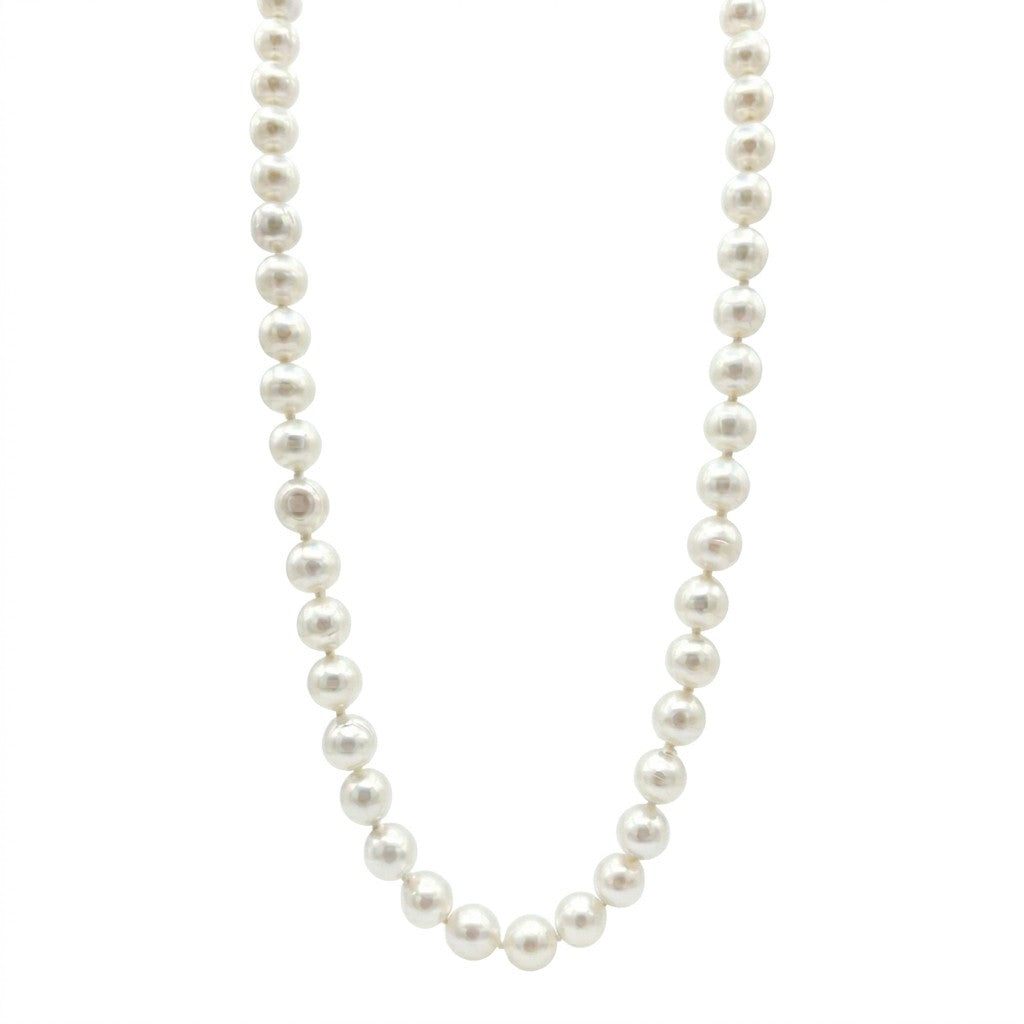 A Strand of 8mm Cultured Pearls