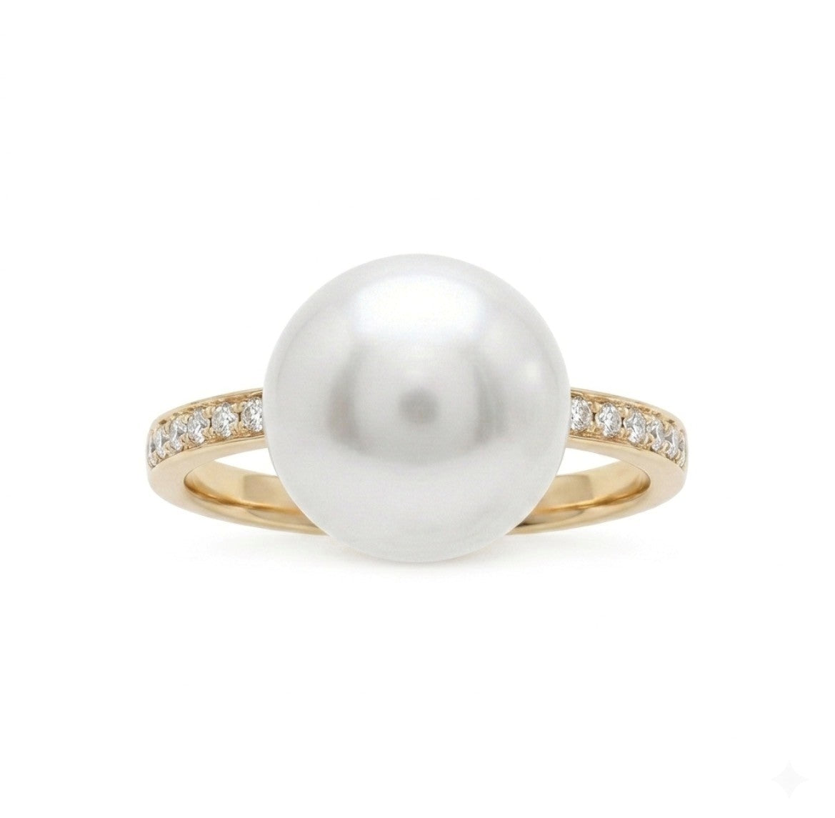 18 Carat Yellow Gold SouthSea Pearl and Diamond Ring
