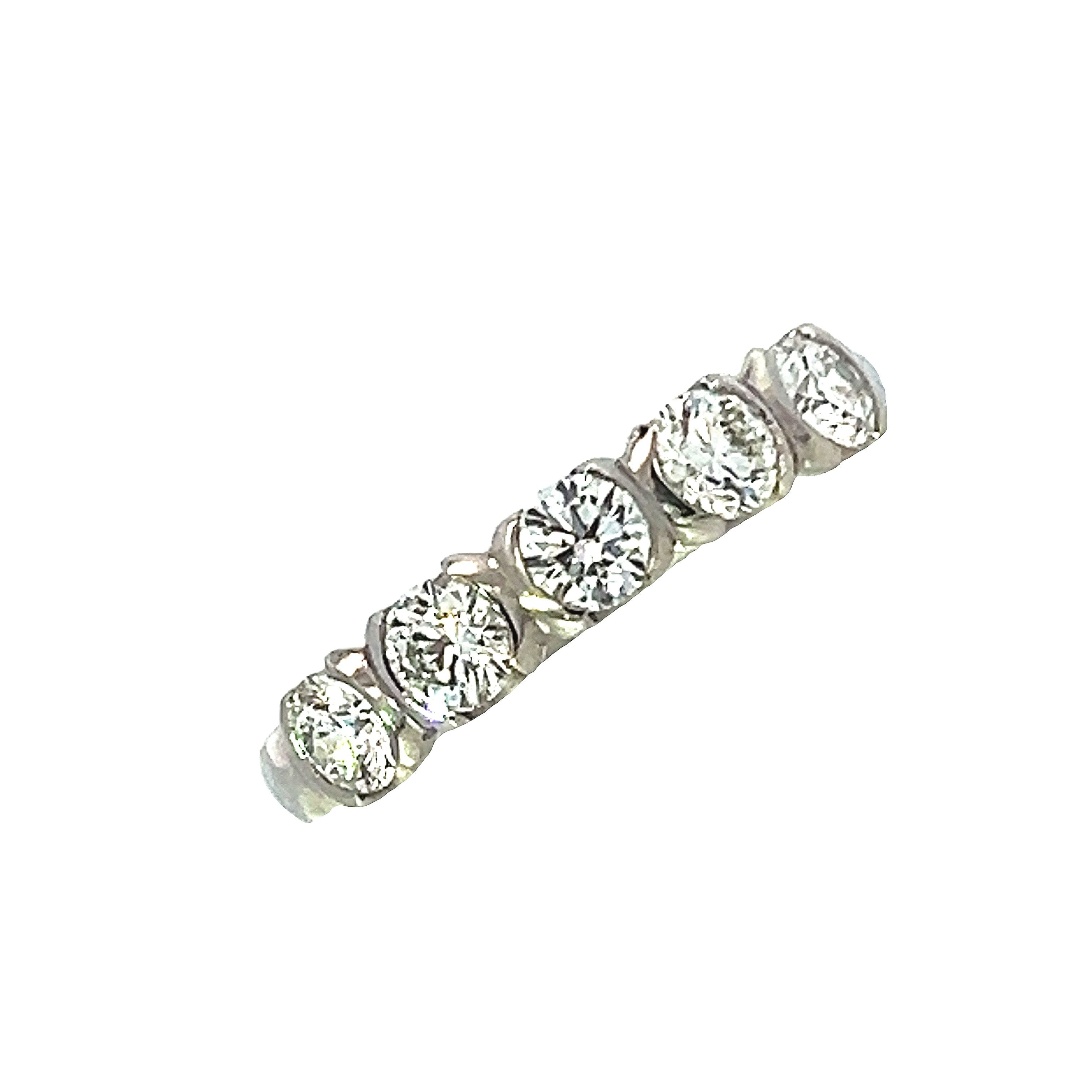 A Platinum and Diamond 5 Stone Ring - 1.06 Carats