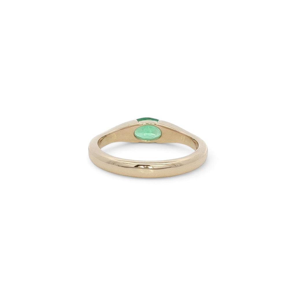 18 carat Yellow Gold Oval Emerald Ring - 0.65 Carats