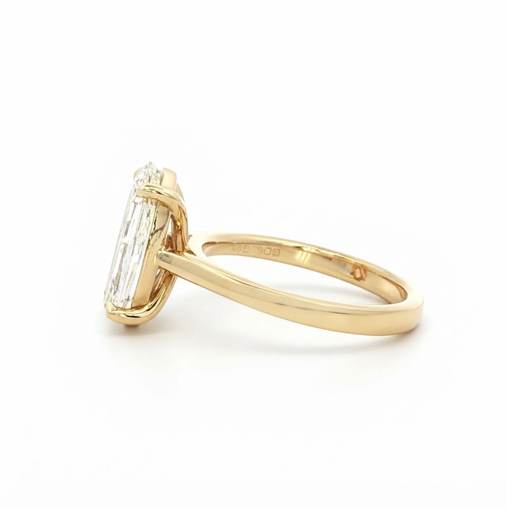 18 Carat Yellow Gold and Diamond Engagement Ring 2,51 Carats J VS1