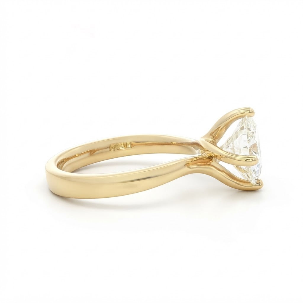 18 Carat Yellow Gold and Diamond Ivy Style Engagement Ring 2,24 Carats I Si1