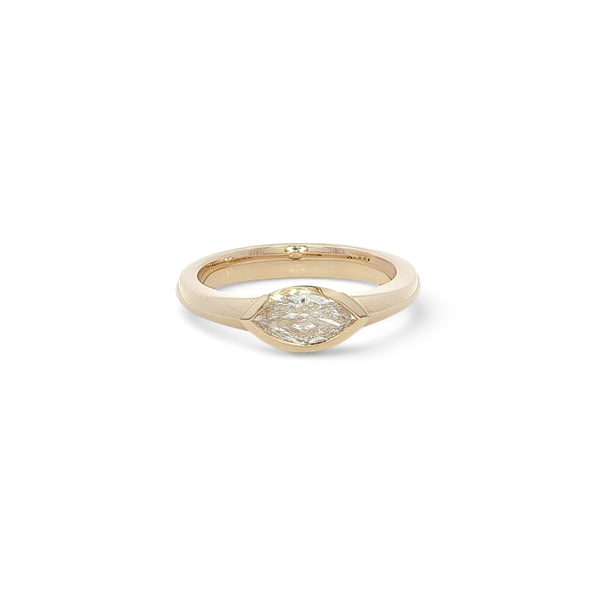 18 Carat Yellow Gold and Marquis Diamond Ring 0.50 GVS1