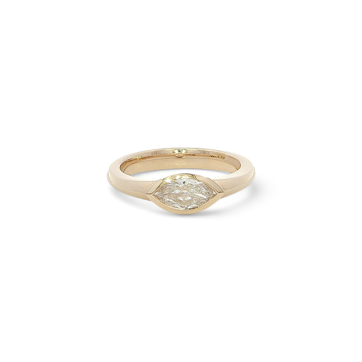 18 Carat Yellow Gold and Marquis Diamond Ring 0.50 GVS1