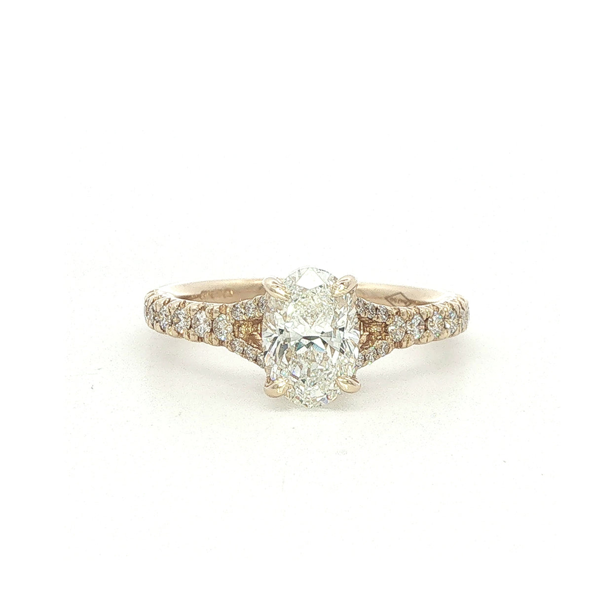 An 18 Carat Yellow Gold Oval Diamond Engagement Ring 1.01 carats H Si2