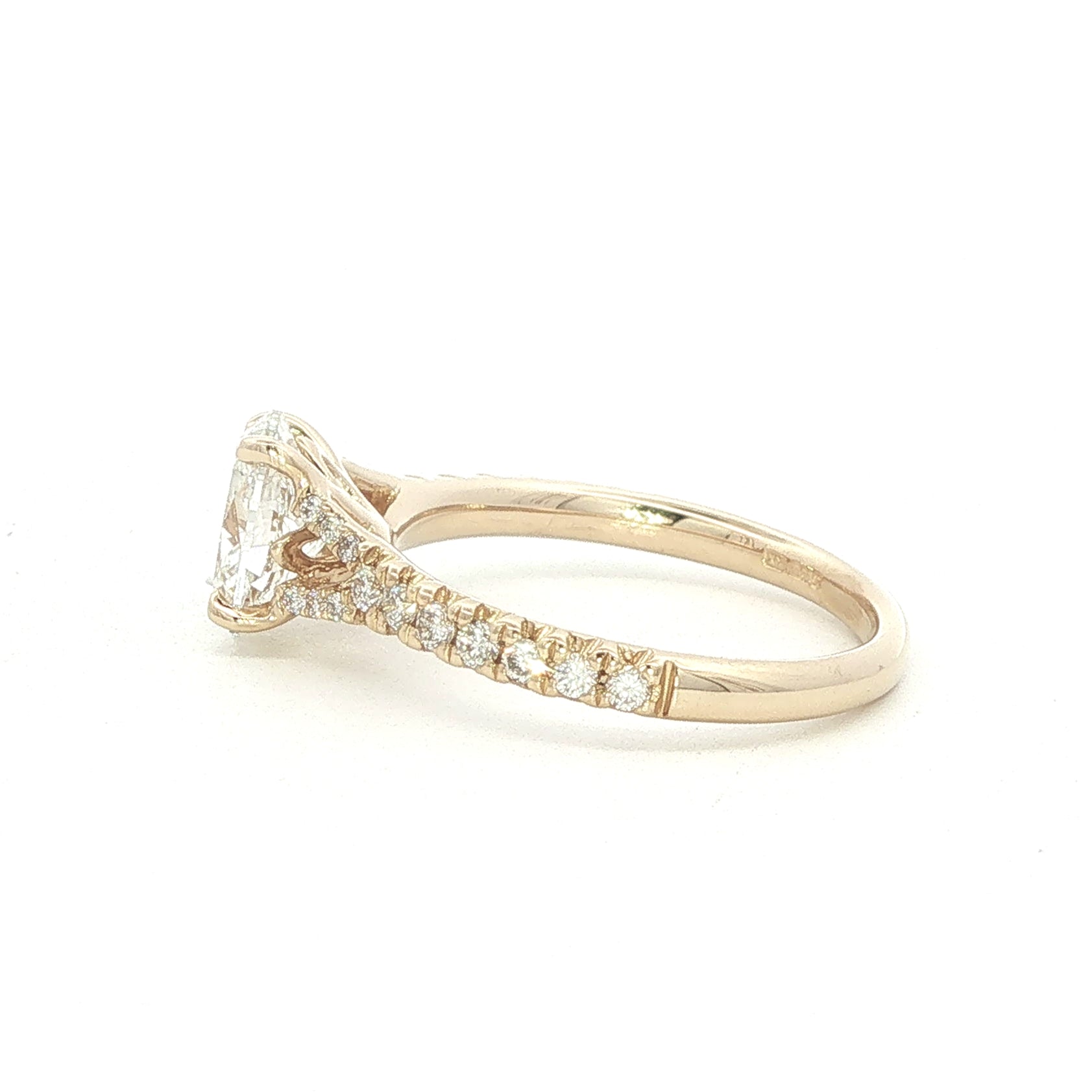 An 18 Carat Yellow Gold Oval Diamond Engagement Ring 1.01 carats H Si2