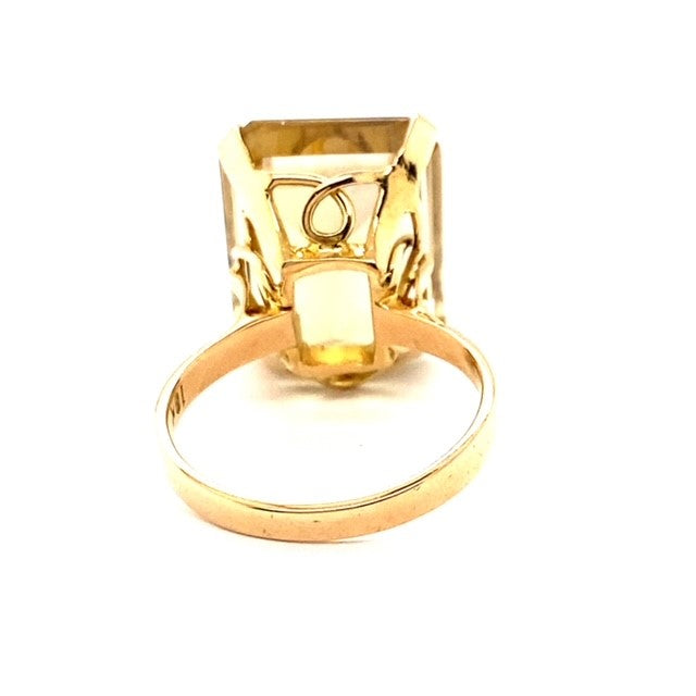 18ct Yellow Gold Quartz Ring