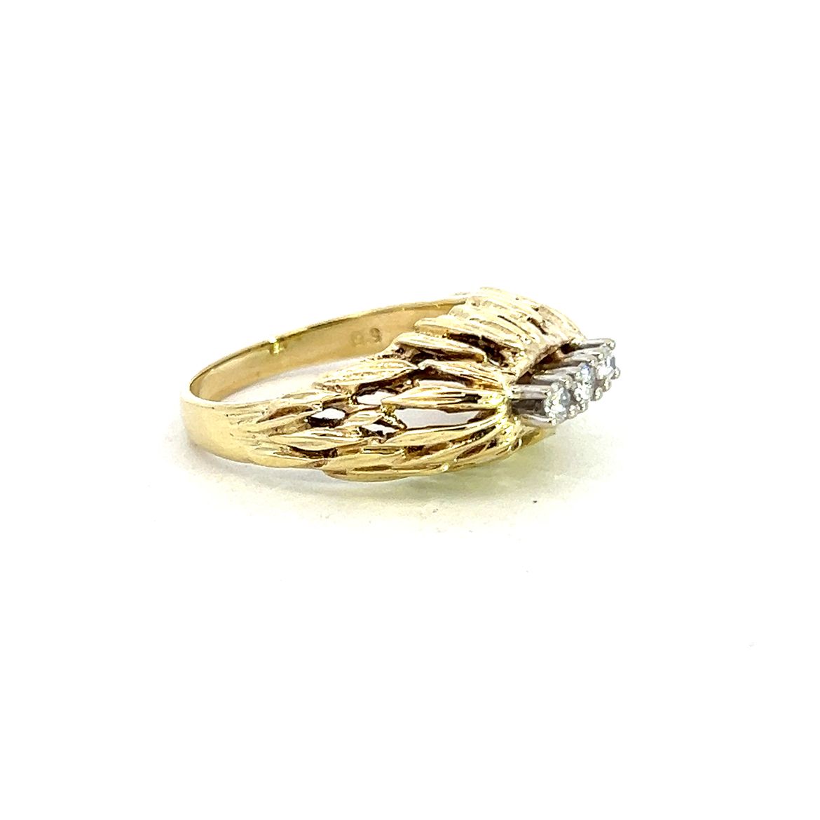 A Retro Yellow Gold Diamond Ring