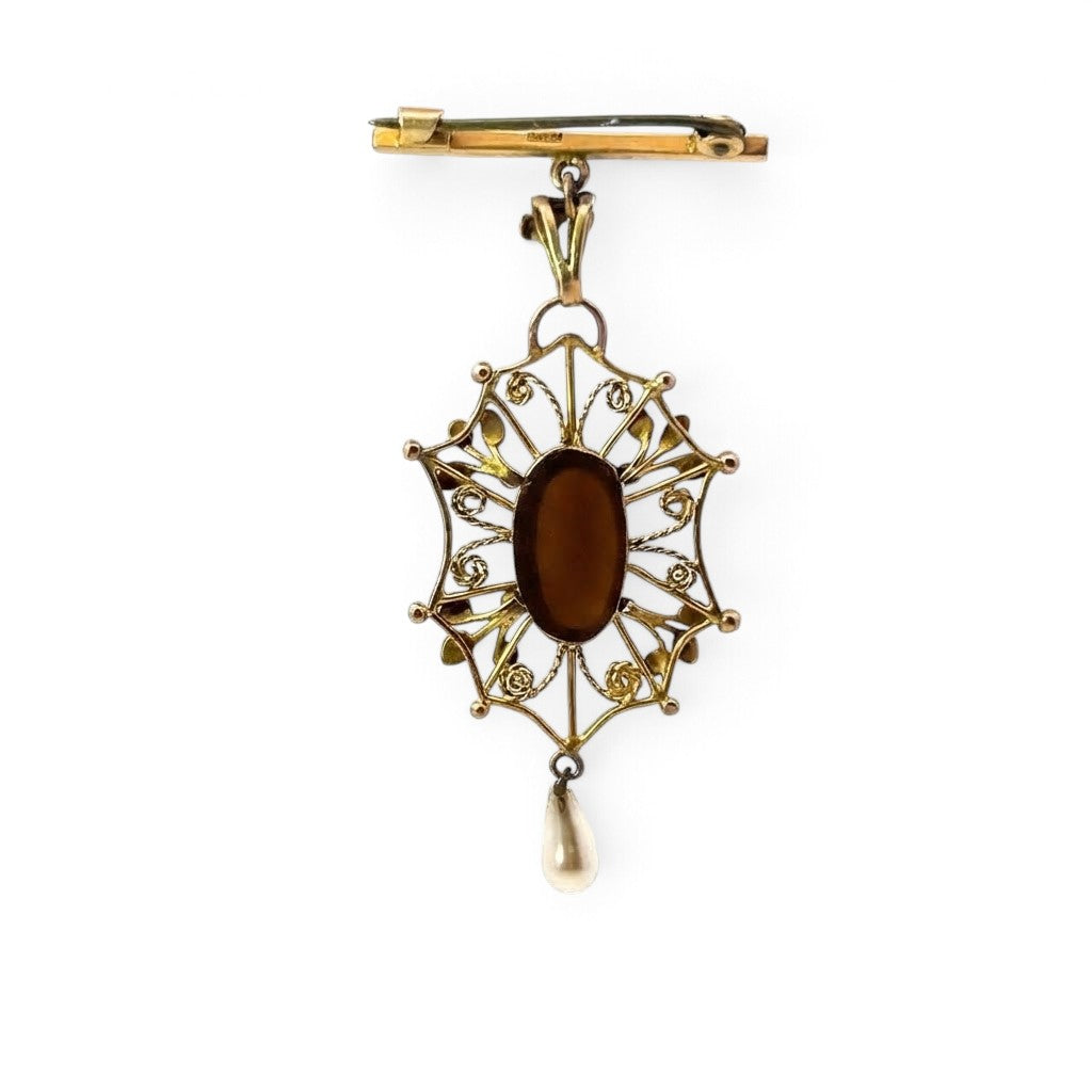 An Unusual Gold Brooch