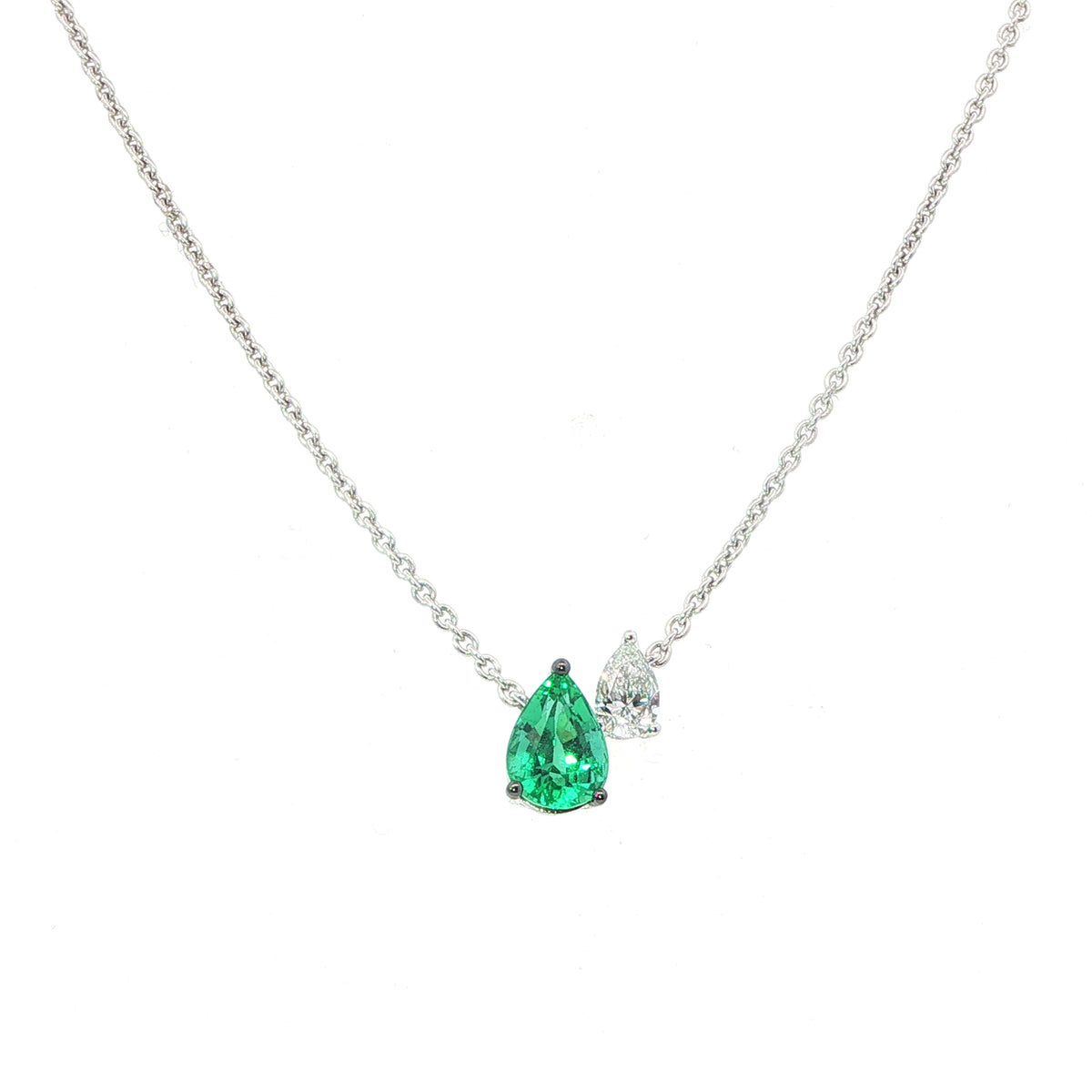 18 Carat White Gold Emerald and Diamond ‘Moi Et Toi’ style necklet