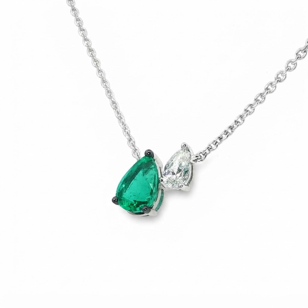 18 Carat White Gold Emerald and Diamond ‘Moi Et Toi’ style necklet