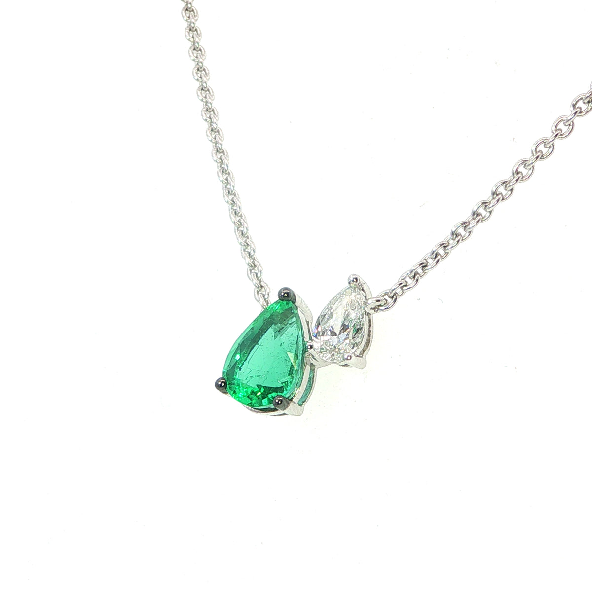 18 Carat White Gold Emerald and Diamond ‘Moi Et Toi’ style necklet