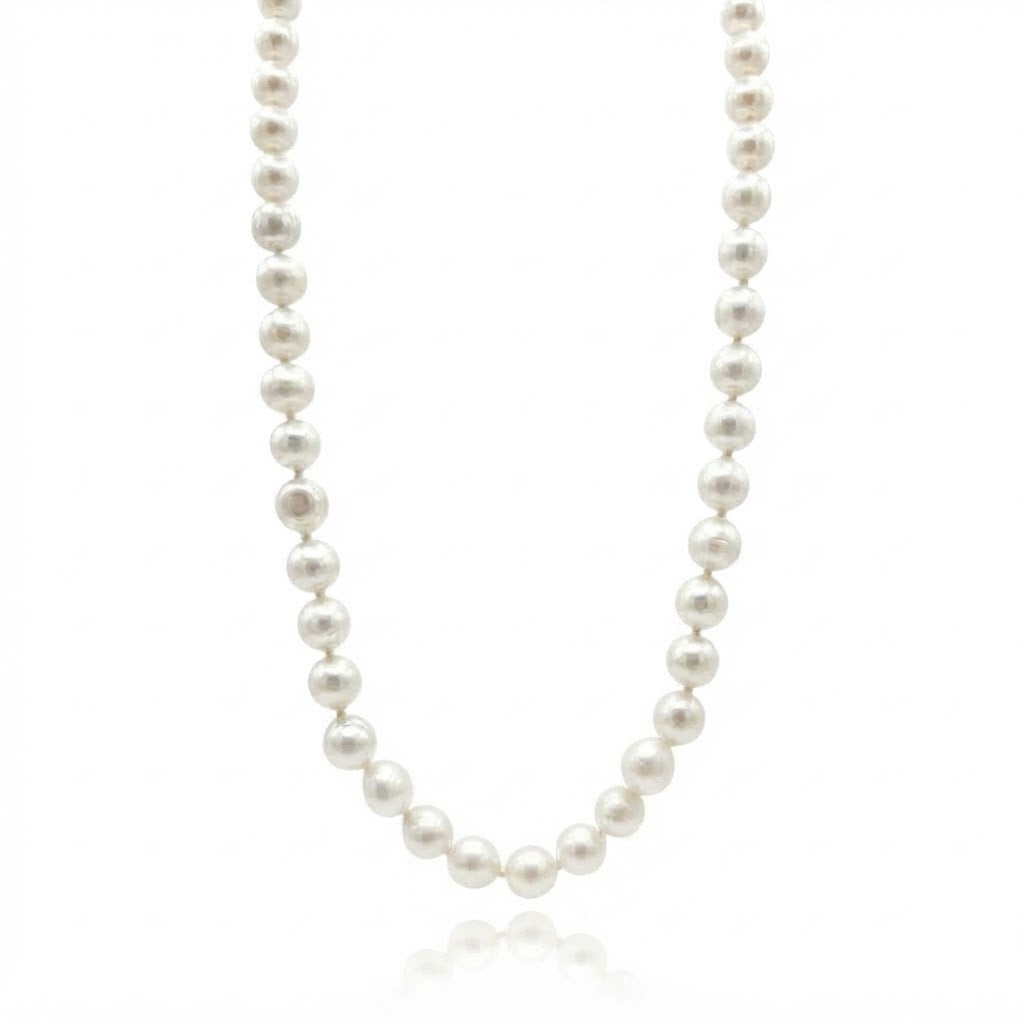 A Strand of 8mm Cultured Pearls