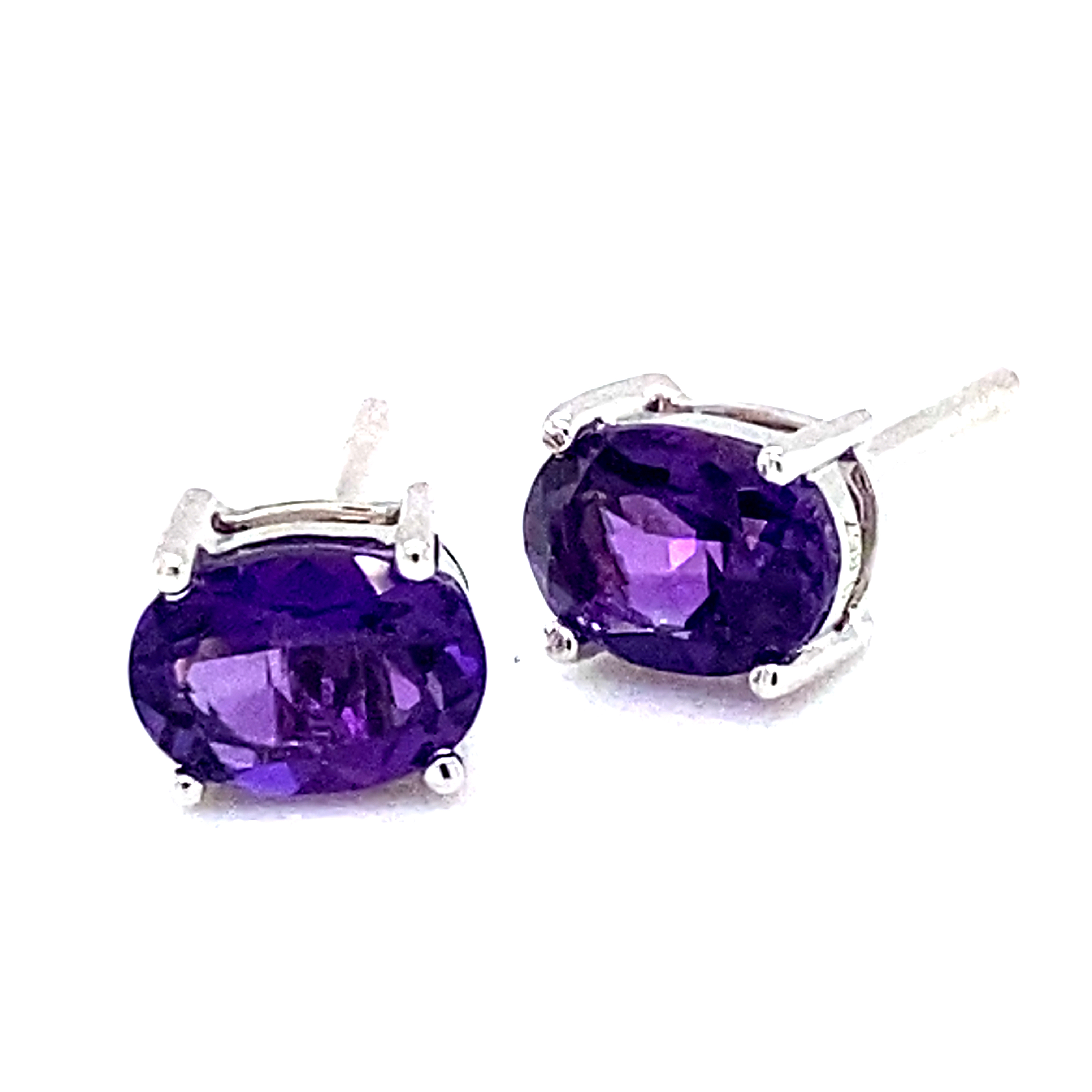 18 carat White Gold Oval Amethyst Studs