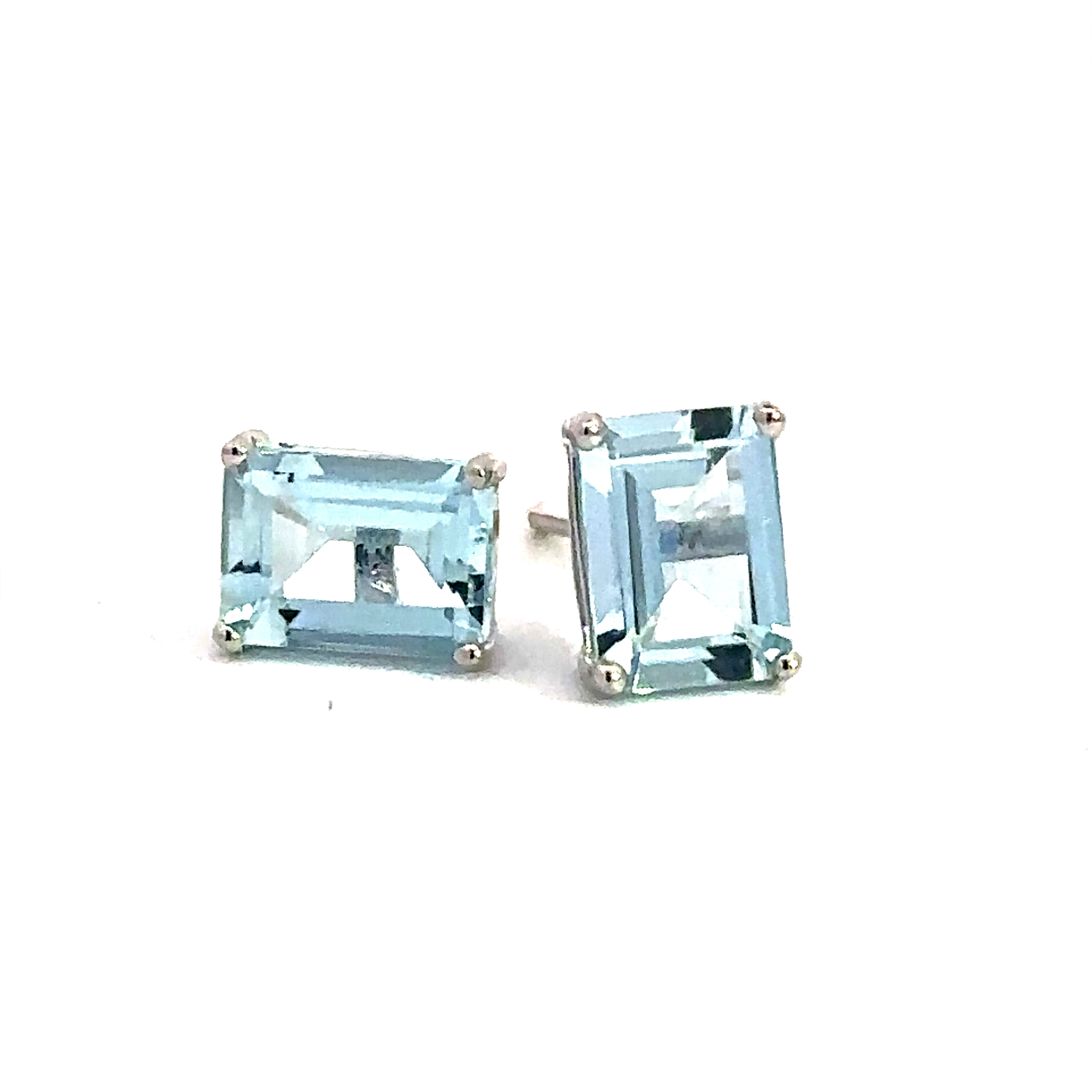 18 Carat White Gold Aqua Marine Studs