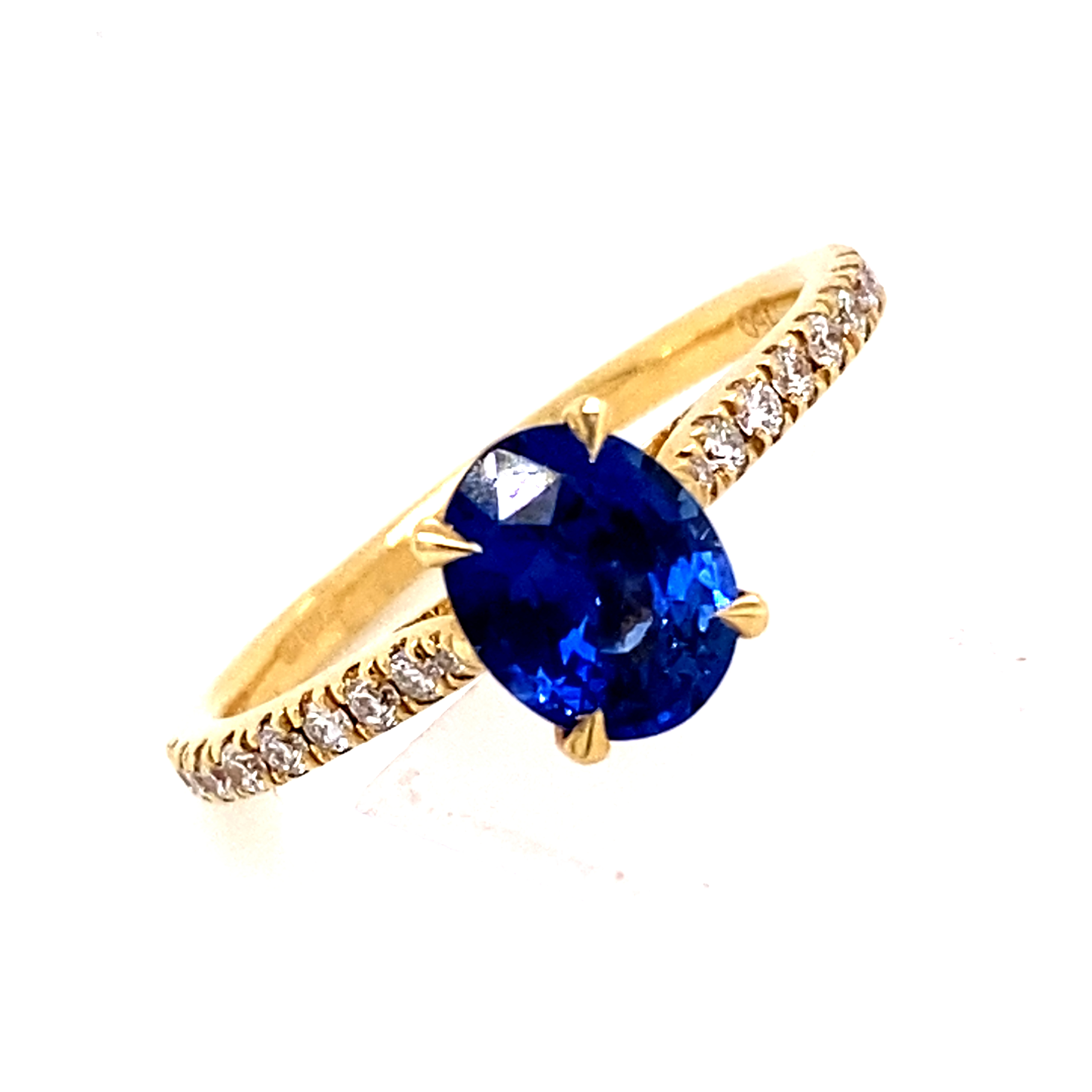 Sapphire and Diamond ring in 18ct yellow gold