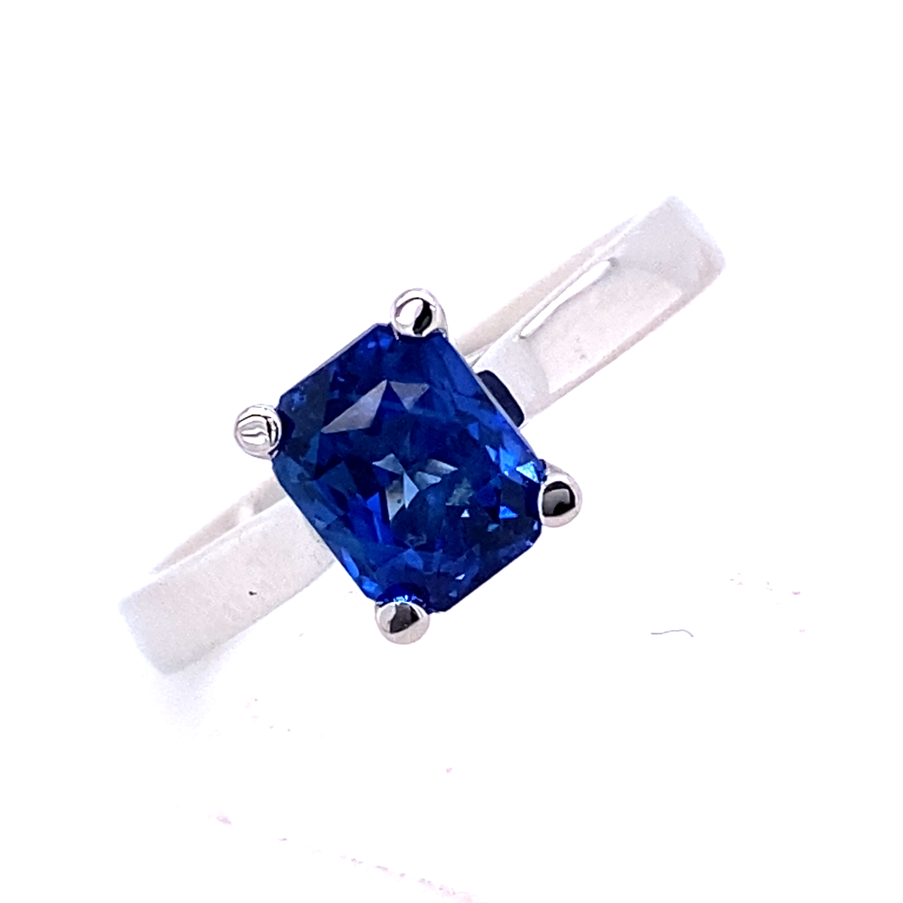 Celyon Sapphire and Platinum Ring 1.55 carats