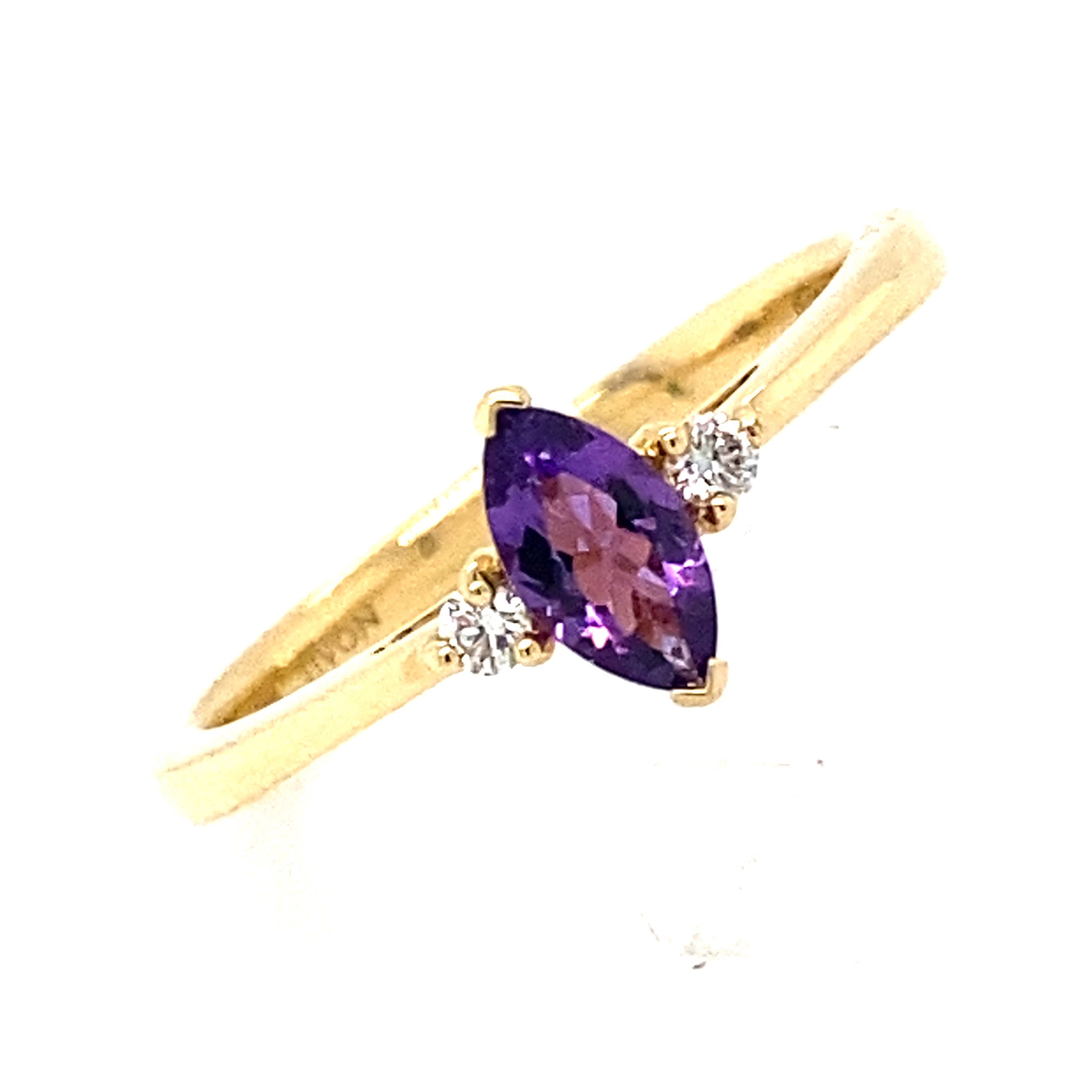 Amethyst and Diamond Ring in 18 carat yellow gold
