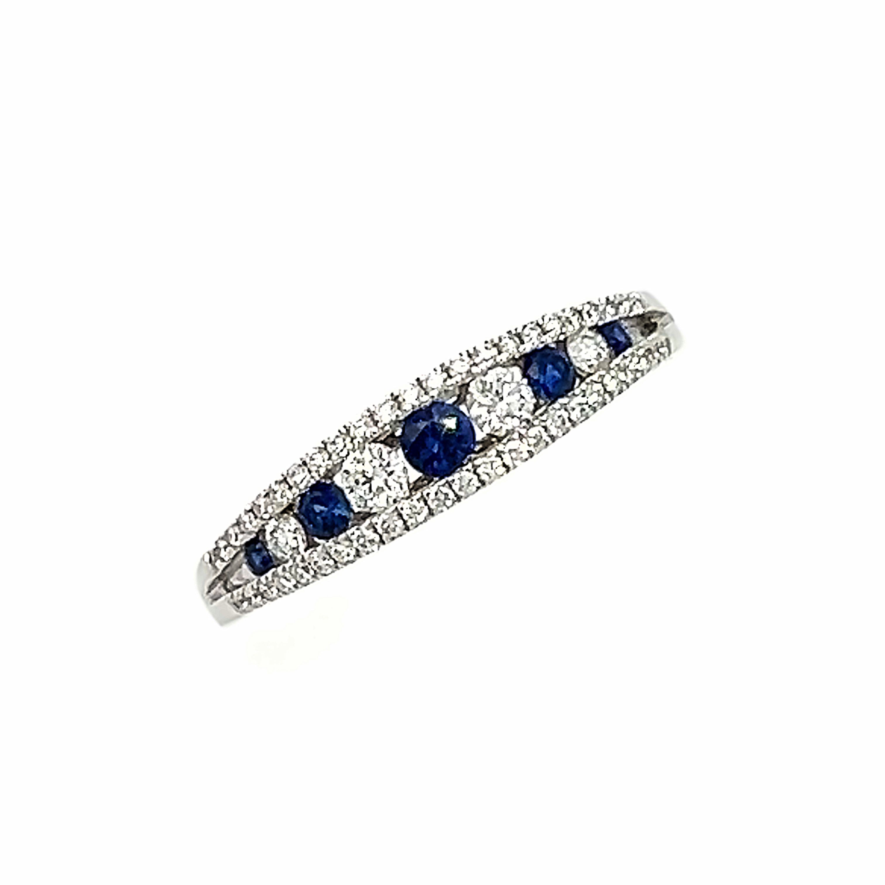 A Sapphire and Diamond Ring in 18 Carat White Gold