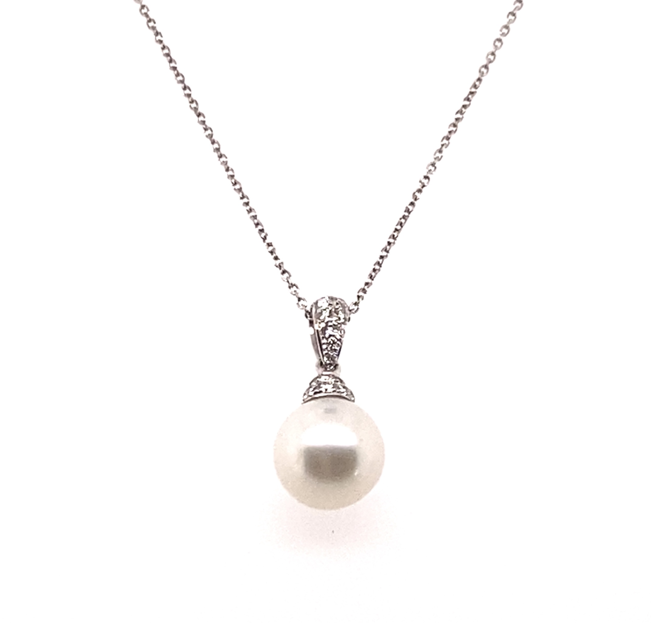 18 Carat White Gold 7.5mm Cultured Pearl Pave Diamond SetPendant