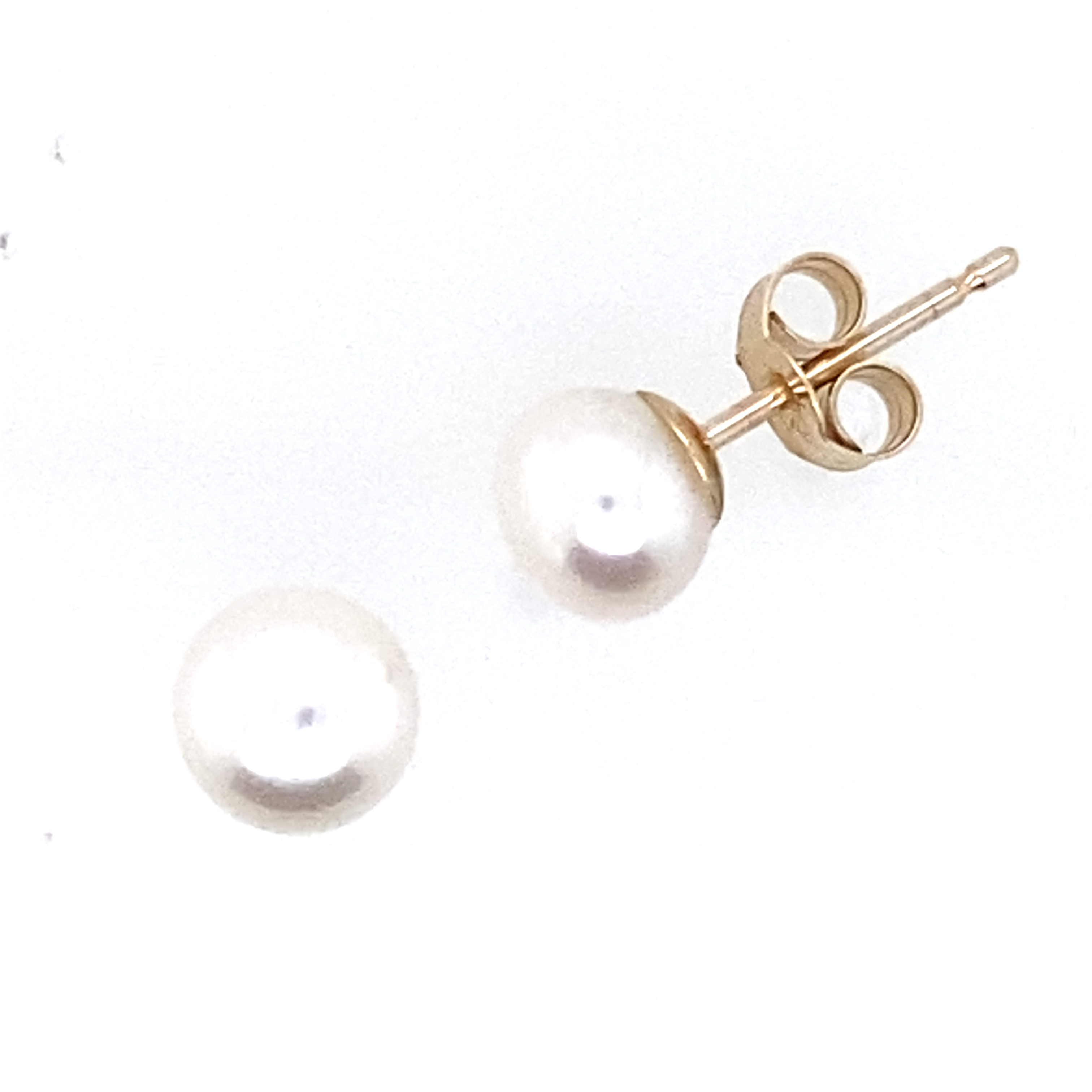 6mm Fresh Water Pearl Studs on a 9 Carat Yellow Gold Studs
