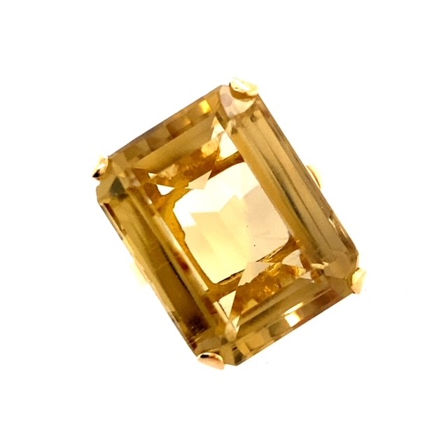 18ct Yellow Gold Quartz Ring