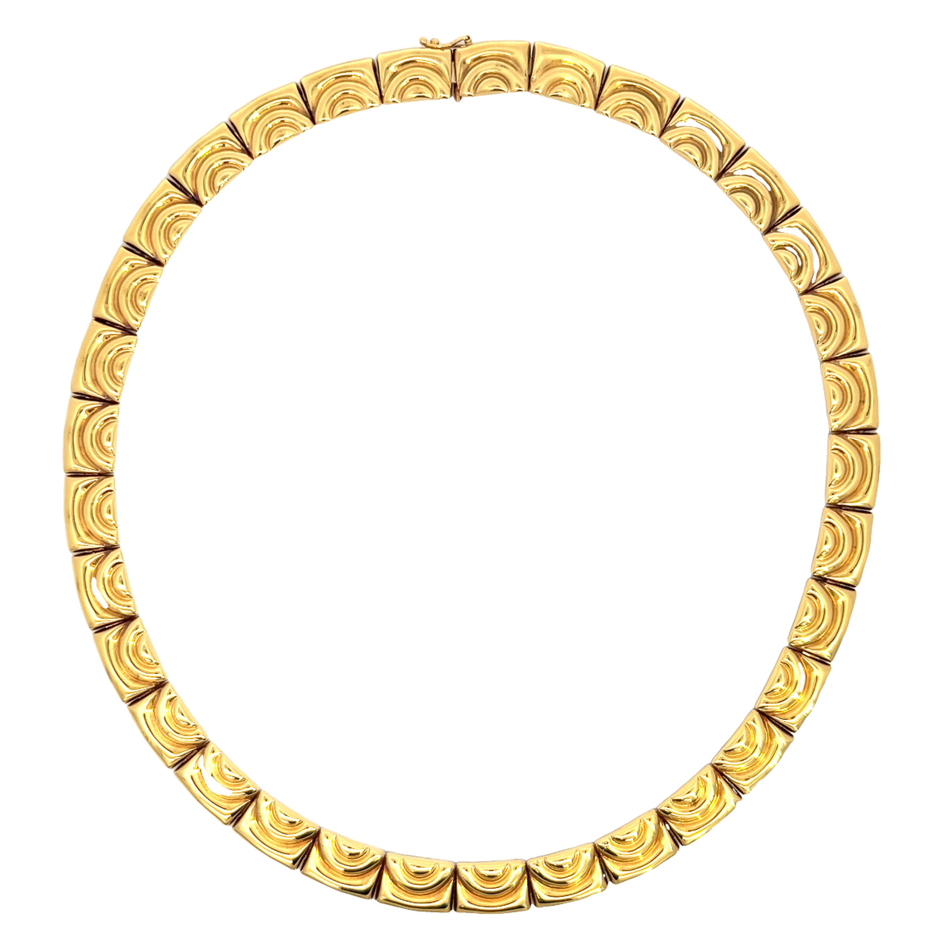 A Stunning 18 Carat Gold Collar