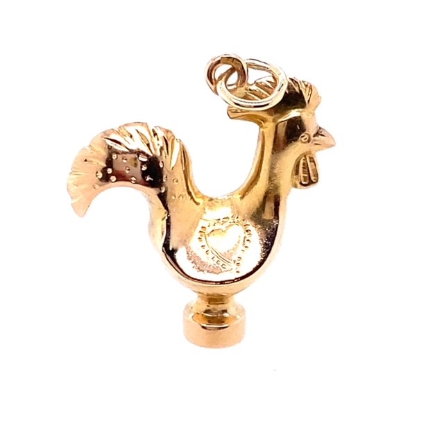 A Portuguese chicken charm in yellow gold