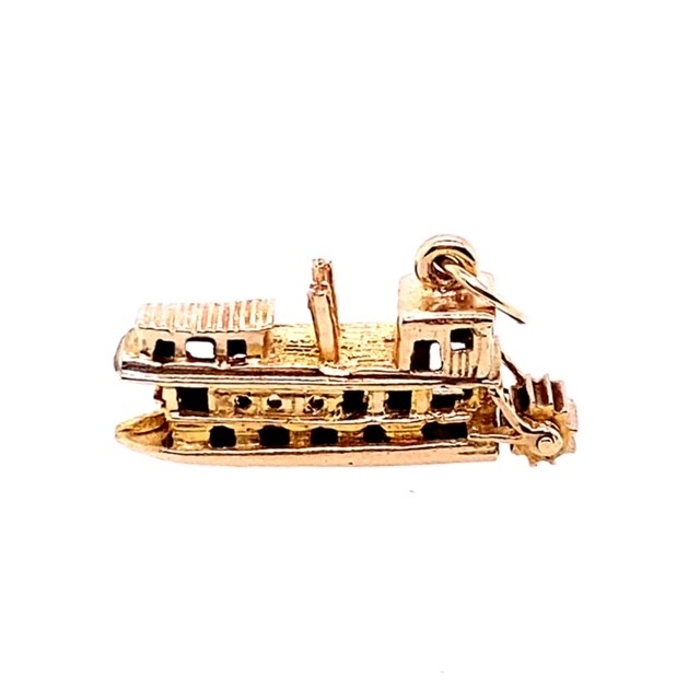 A 9ct yellow gold steam boat charm