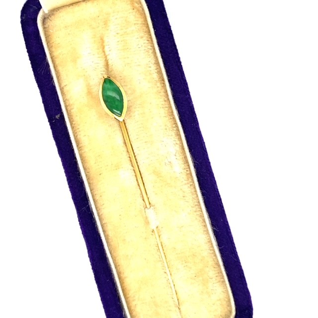 A yellow gold malachite stick pin